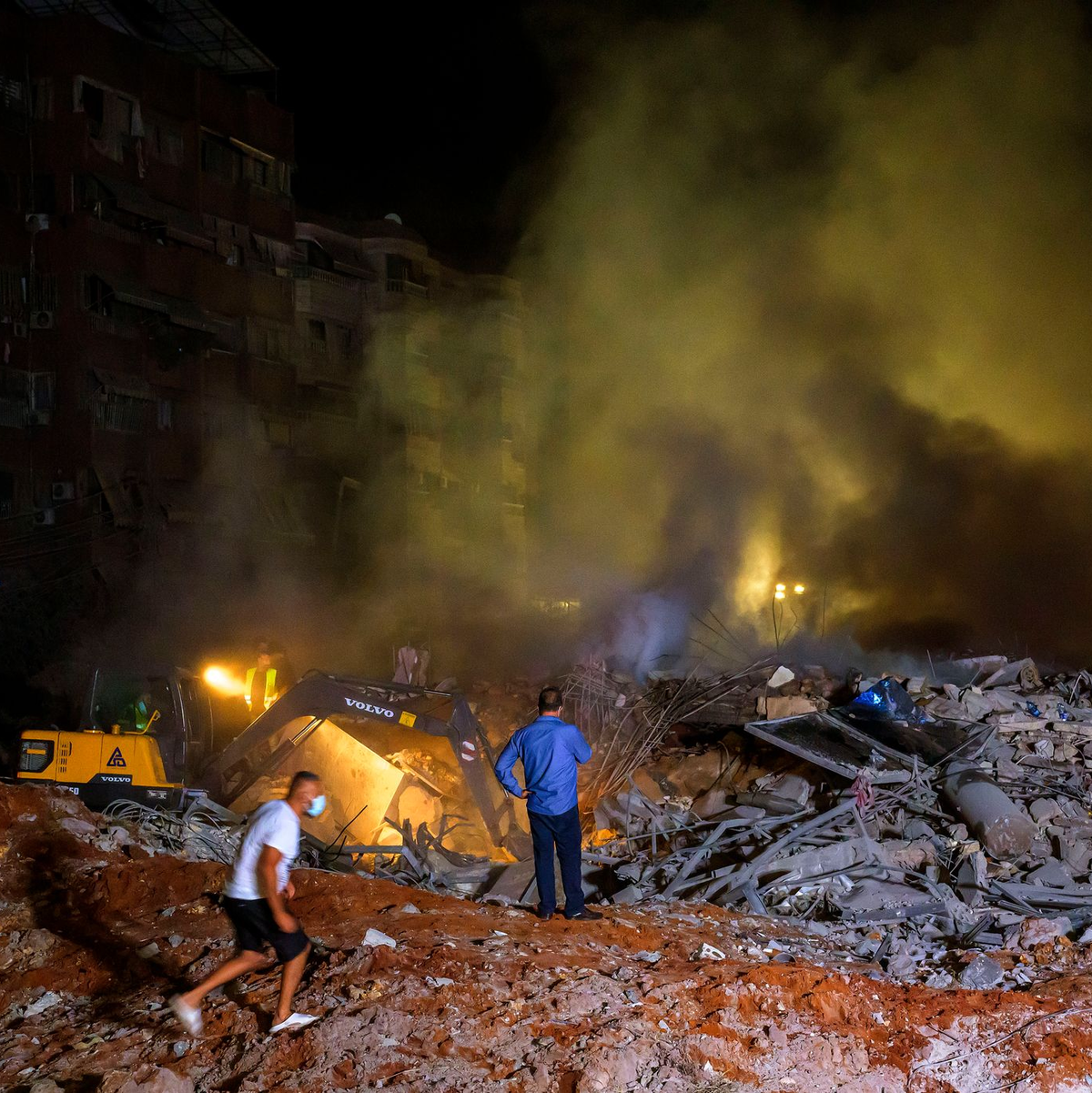 Rettungskräfte suchen in Beirut nach Überlebenden.  - Foto: Marwan Naaman/dpa