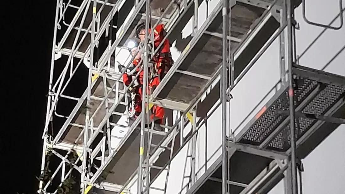 FW Bremerhaven: Sturmeinsatz im Stadtteil Lehe - Bild: presseportal.de