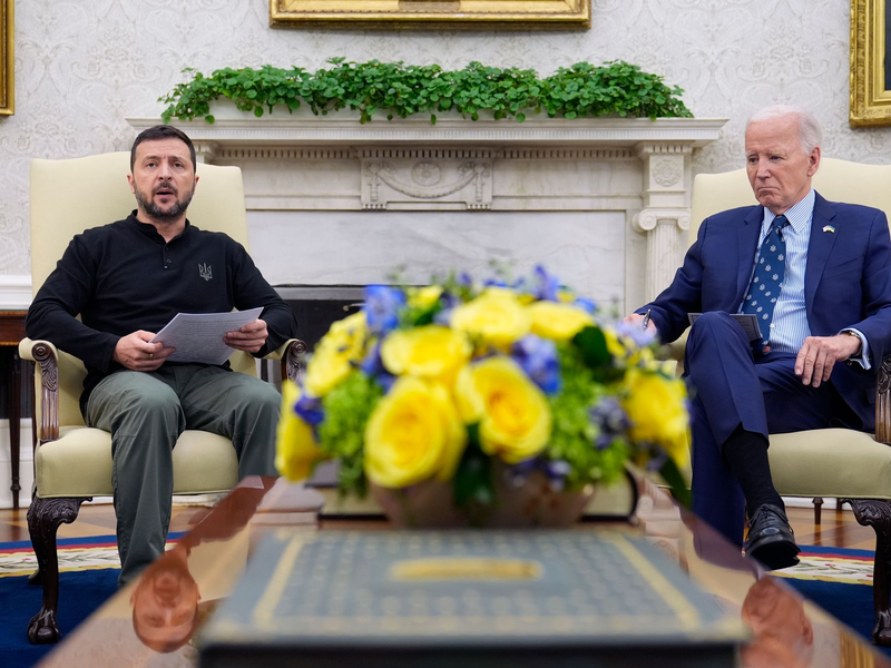 Selenskyj hofft auf Unterstützung in Ramstein. (Archivbild) - Foto: Susan Walsh/AP/dpa