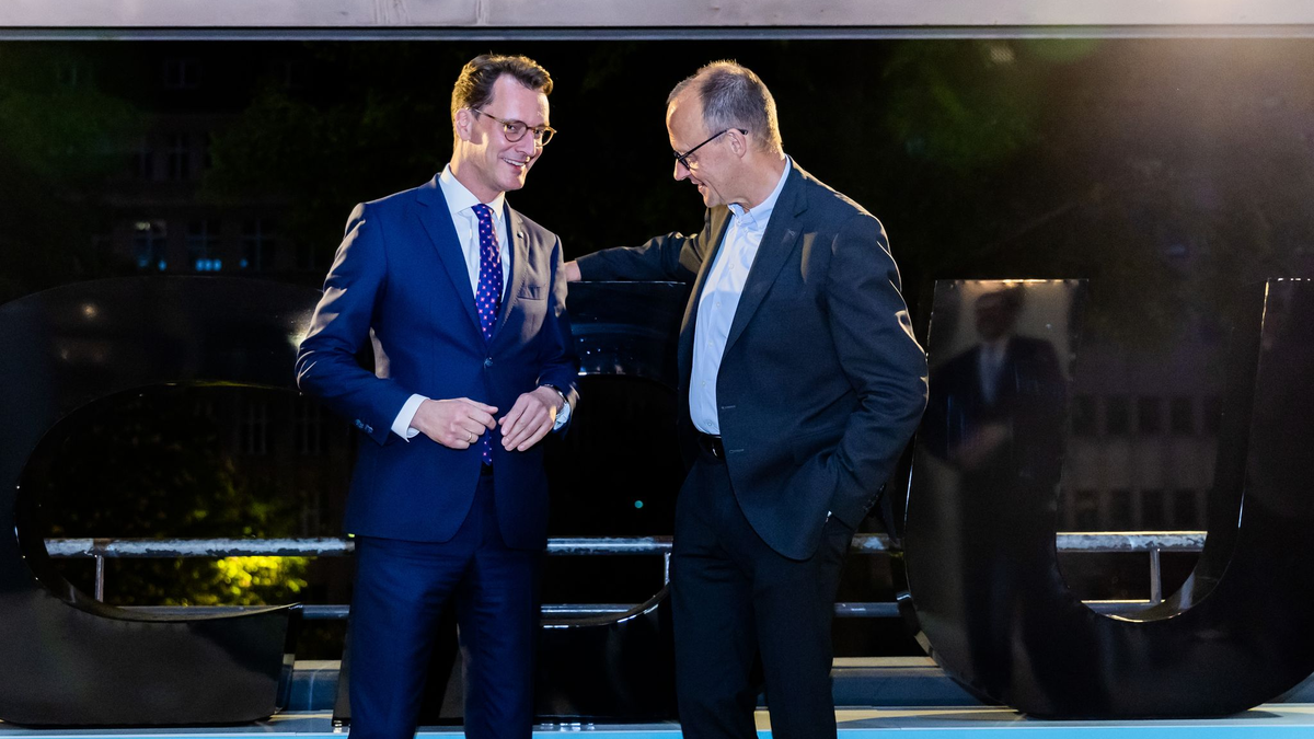 NRW-Ministerpräsident Hendrik Wüst hat kürzlich dem CDU-Bundesvorsitzenden Friedrich Merz Unterstützung bei der Kanzlerkandidatur zugesichert. (Archivbild) - Foto: Christoph Soeder/dpa