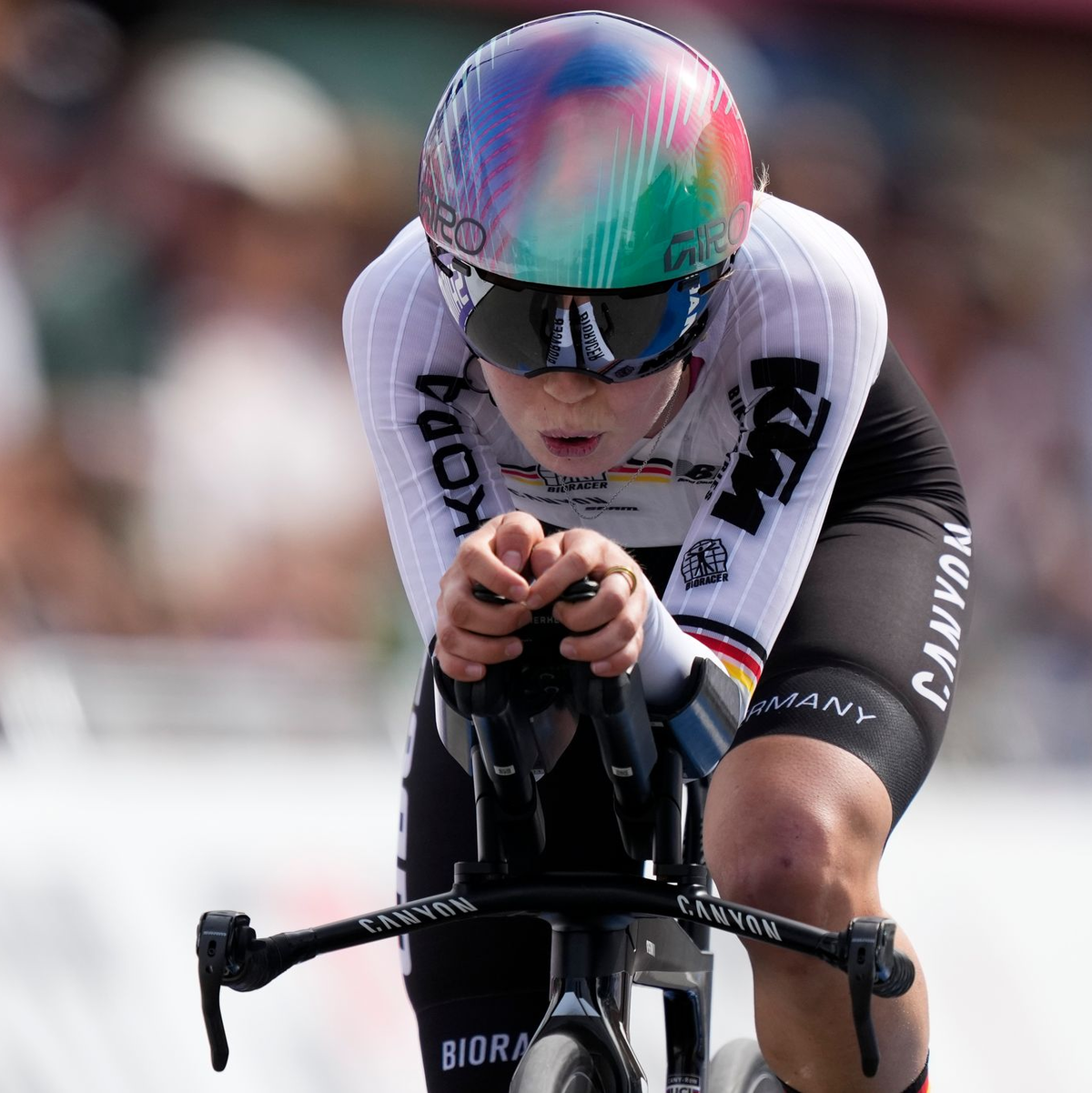 Antonia Niedermaier konnte beim Einzelzeitfahren der WM nicht ihre Topleistung abrufen. - Foto: Peter Dejong/AP/dpa