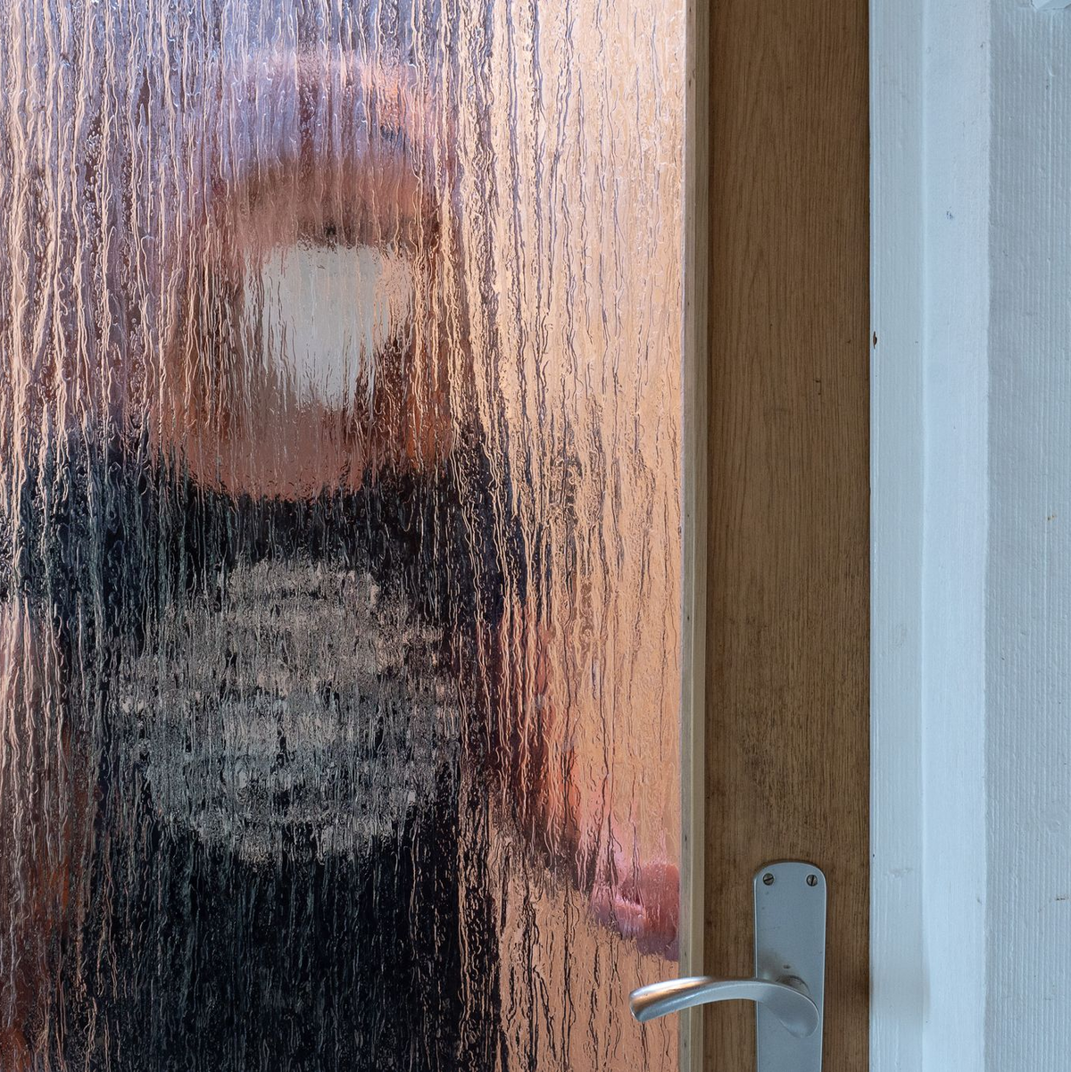 Frauen, die die Kinderbetreuung besorgen, und Kinder waren in vielen Familien von den Kontaktsperren am stärksten betroffen. - Foto: Sebastian Gollnow/dpa