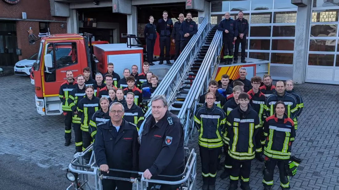 Feuerwehr Kalkar: Ausbildung erfolgreich bestanden - 30 Kameradinnen und Kameraden bestehen den ersten Teil der Grundausbildung - Bild: presseportal.de