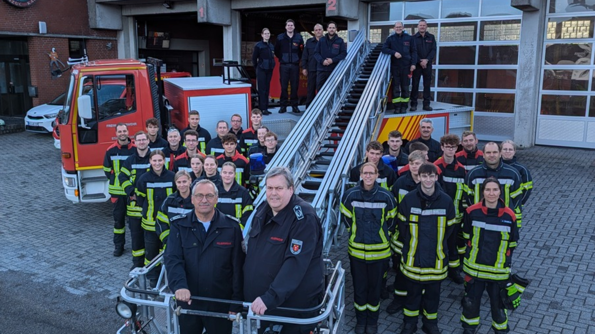 Feuerwehr Kalkar: Ausbildung erfolgreich bestanden - 30 Kameradinnen und Kameraden bestehen den ersten Teil der Grundausbildung - Foto: presseportal.de