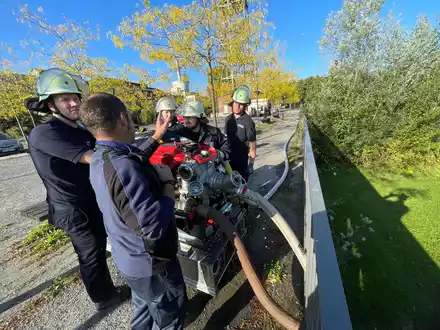 FW Dinslaken: Pumpen-Maschinisten Lehrgang erfolgreich abgeschlossen. - Foto: presseportal.de