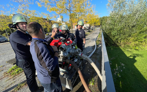 FW Dinslaken: Pumpen-Maschinisten Lehrgang erfolgreich abgeschlossen. - Foto: presseportal.de