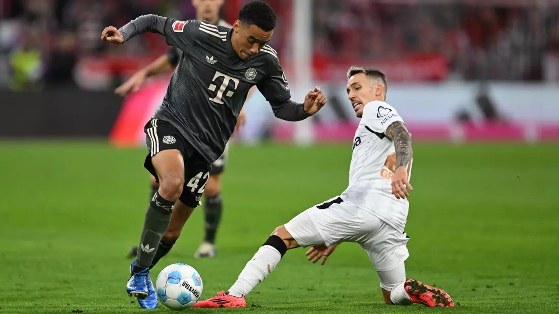 Aleksandar Pavlovic (M./45) gelang der sehenswerte Ausgleich zum 1:1. - Bild: Sven Hoppe/dpa