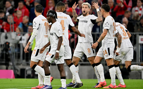 Ulreich (2.v.r.) sorgt mit Aussagen für Aufsehen. - Foto: Peter Kneffel/dpa