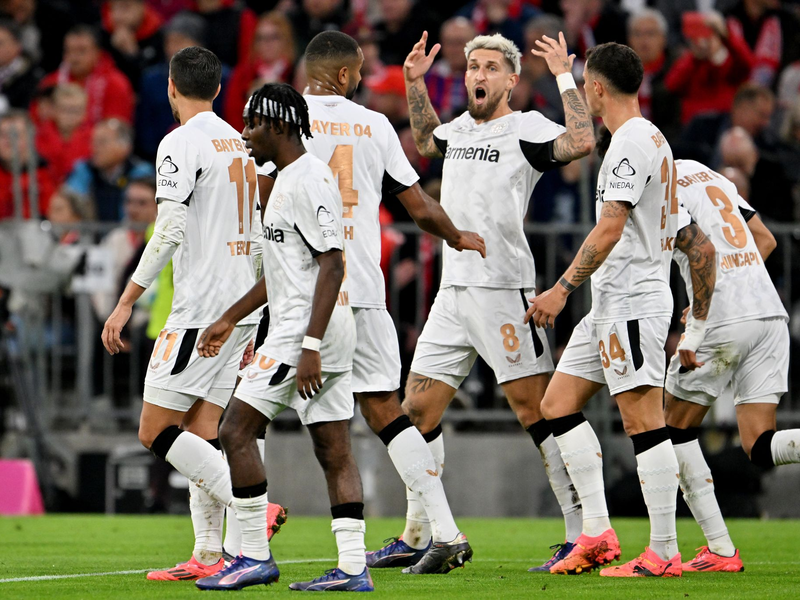 Ulreich (2.v.r.) sorgt mit Aussagen für Aufsehen. - Foto: Peter Kneffel/dpa