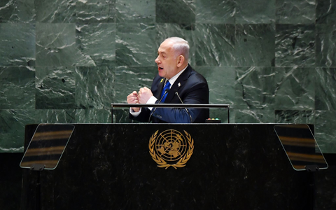 Nach seiner Rückkehr von der UN-Vollversammlung bestätigte Israels Premier Netanjahu, den Befehl für die gezielte Tötung von Hisbollah-Chef Nasrallah erteilt zu haben.  - Foto: Li Rui/XinHua/dpa