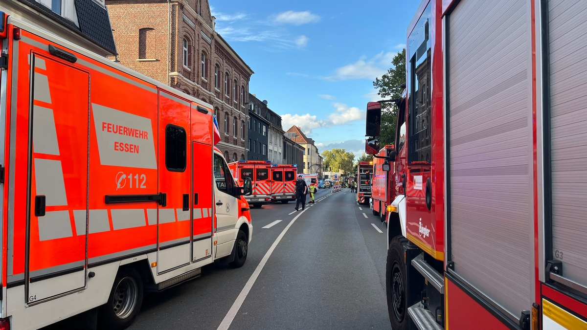 FW-E: Zwei parallele Brandereignisse fordern viele Verletzte - Großeinsatz in Essen - Foto: presseportal.de