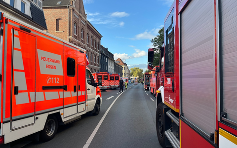 FW-E: Zwei parallele Brandereignisse fordern viele Verletzte - Großeinsatz in Essen - Foto: presseportal.de