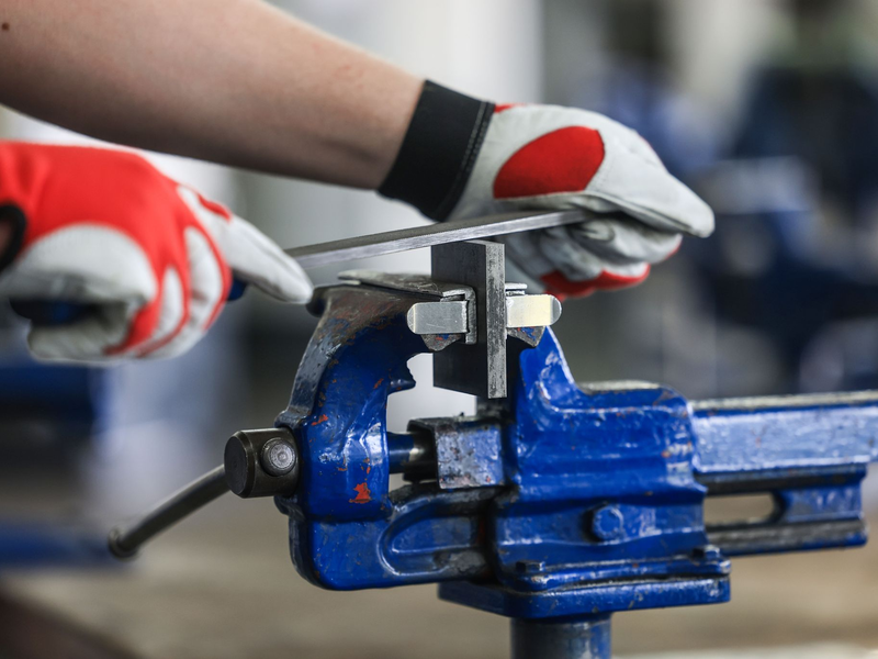 Etwa ein Viertel der Unternehmen sieht sich gezwungen, in den nächsten Monaten Personal abzubauen (Archivbild) - Foto: Oliver Berg/dpa