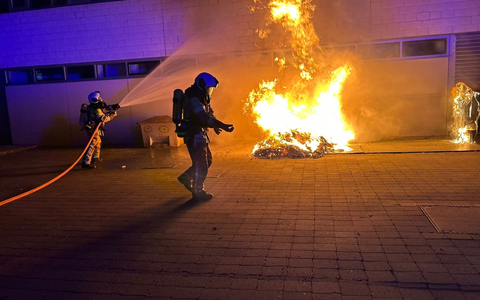 FW Dresden: Brandserie von Müllcontainern in der Südvorstadt & Einsatzübung im Tunnel der BAB 17 - Foto: presseportal.de