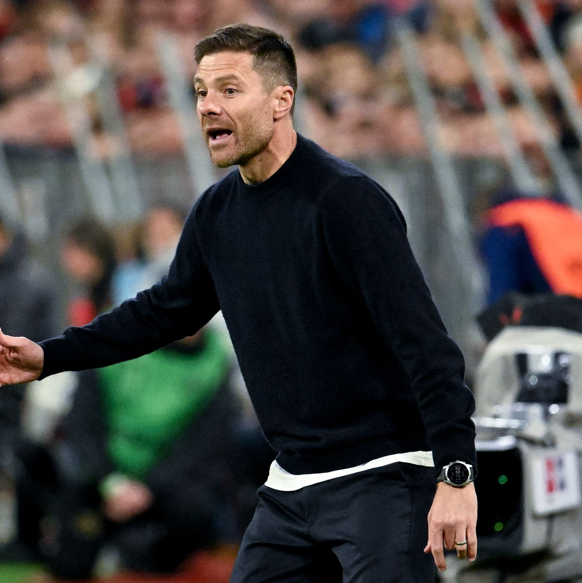 Alonso sieht erstarkte Bayern - und ist mit seinem Team zufrieden. - Foto: Lukas Barth-Tuttas/dpa