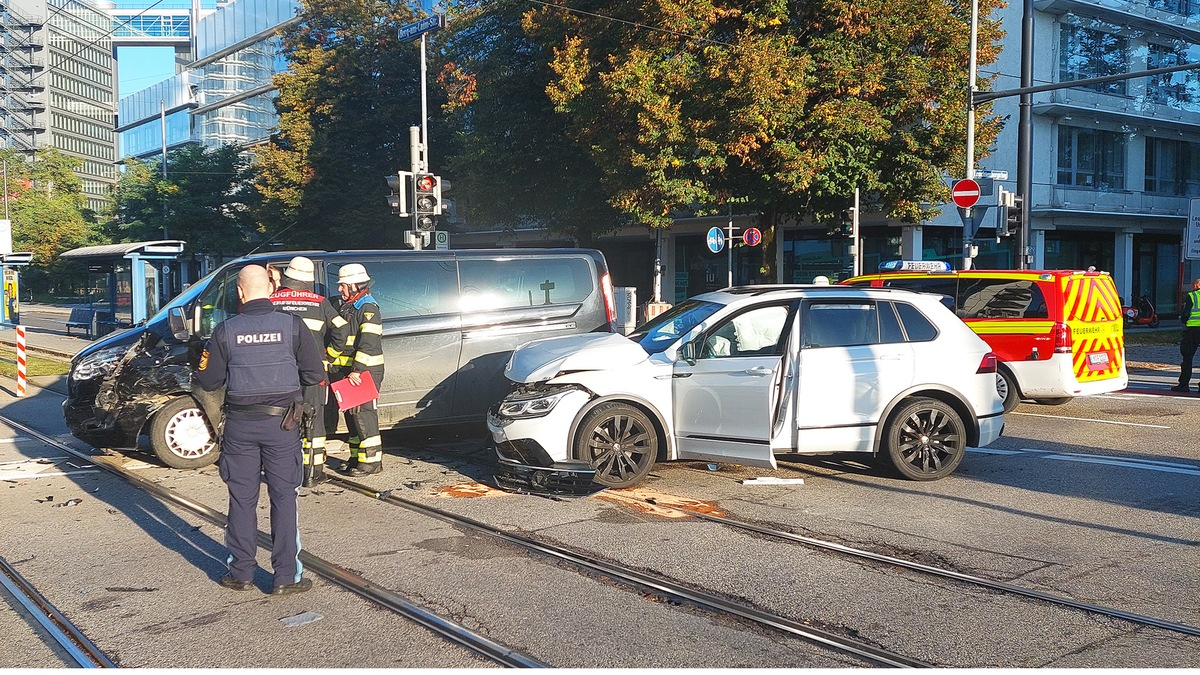 FW-M: E-Call meldet Verkehrsunfall (Berg am Laim) - Foto: presseportal.de