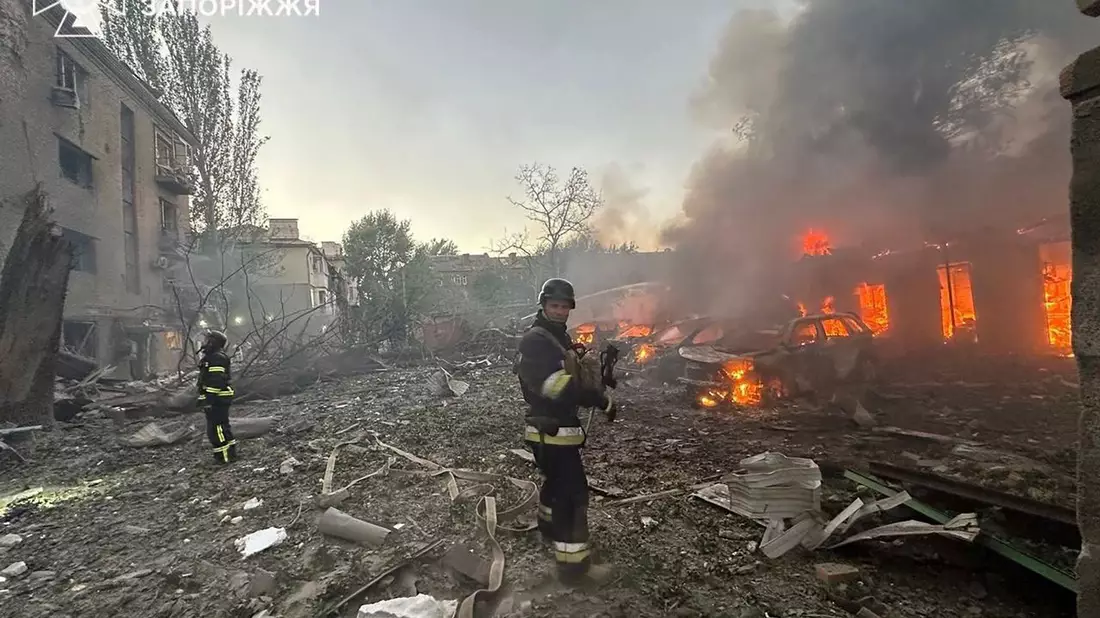 Die Großstadt Saporischschja ist immer wieder Ziel russischer Angriffe. - Bild: ---/Ukrainian Emergency Service/AP/dpa