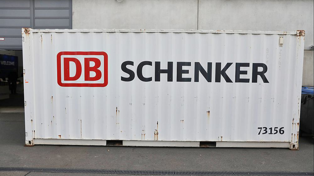 Container mit Logo von DB Schenker (Archiv) - Foto: über dts Nachrichtenagentur