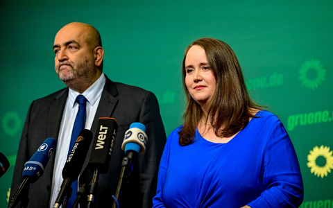 Die Trauer nach der RĂŒcktrittsankĂŒndigung kam fĂŒr die Co-Vorsitzende der GrĂŒnen, Ricarda Lang, mit Verzögerung. (Archivfoto) - Foto: Fabian Sommer/dpa Die Trauer nach der RĂŒcktrittsankĂŒndigung kam fĂŒr die Co-Vorsitzende der GrĂŒnen, Ricarda Lang, mit Verzögerung. (Archivfoto) - Foto: Fabian Sommer/dpa