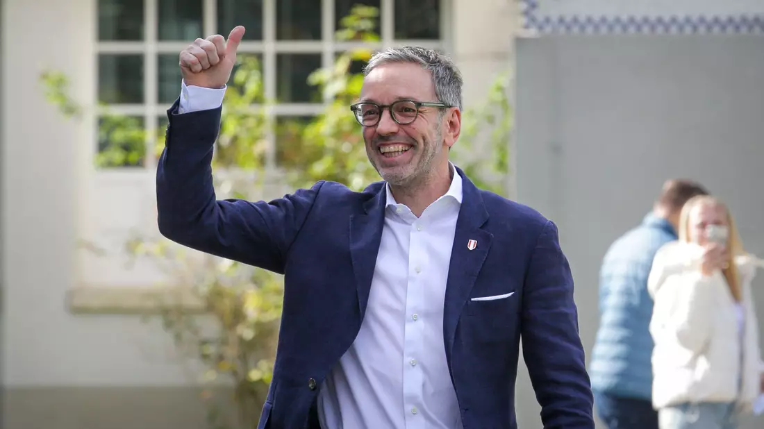 Die FPÖ ist bei den Nationalratswahlen in Österreich laut Hochrechnung die stärkste Kraft geworden.  - Bild: Heinz-Peter Bader/AP/dpa