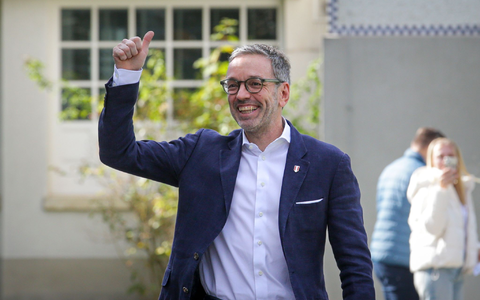 Die FPÖ ist bei den Nationalratswahlen in Österreich laut Hochrechnung die stärkste Kraft geworden. - Foto: Heinz-Peter Bader/AP/dpa Die FPÖ ist bei den Nationalratswahlen in Österreich laut Hochrechnung die stärkste Kraft geworden. - Foto: Heinz-Peter Bader/AP/dpa