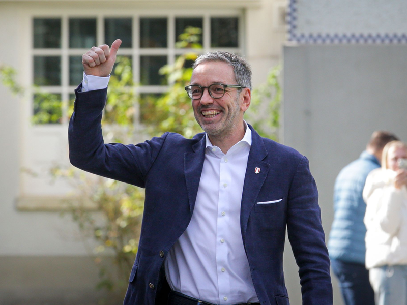 Die FPÖ ist bei den Nationalratswahlen in Österreich laut Hochrechnung die stärkste Kraft geworden.  - Foto: Heinz-Peter Bader/AP/dpa