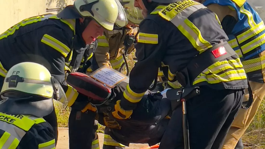 FW-EN: Jahresübung der Feuerwehr Herdecke - 14 Verletzte durch Gebäudeeinsturz nach Explosion - Bild: presseportal.de