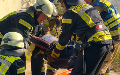 FW-EN: Jahresübung der Feuerwehr Herdecke - 14 Verletzte durch Gebäudeeinsturz nach Explosion - Foto: presseportal.de