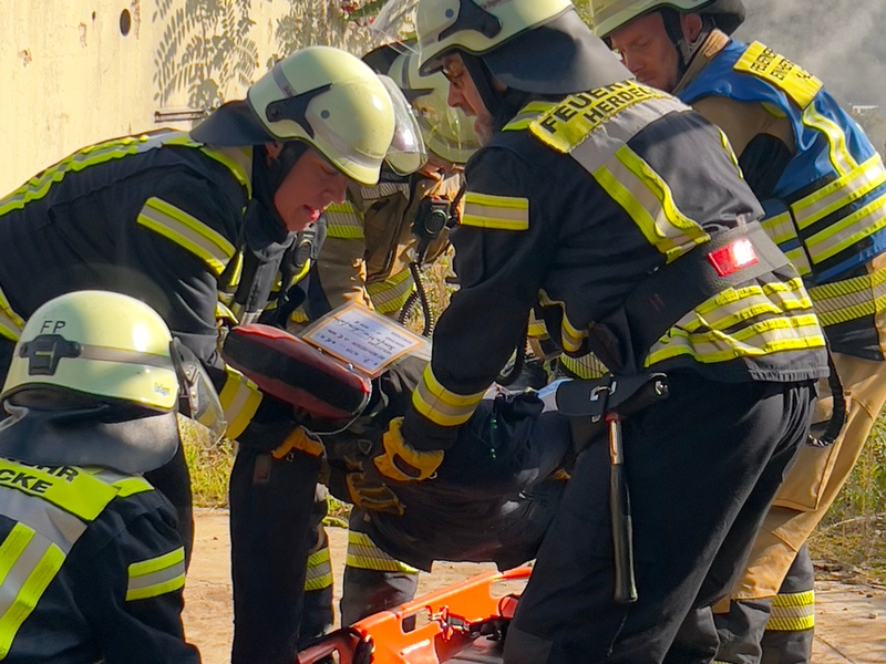FW-EN: Jahresübung der Feuerwehr Herdecke - 14 Verletzte durch Gebäudeeinsturz nach Explosion - Foto: presseportal.de