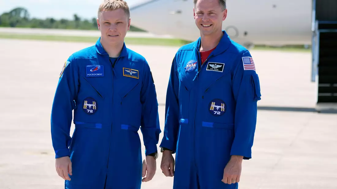 Sollen bis Anfang 2025 auf der ISS bleiben: Aleksandr Gorbunov (l) und Nick Hague. - Bild: John Raoux/AP