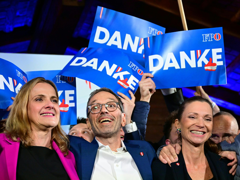 Die rechte FPÖ gewinnt erstmals eine Parlamentswahl in Österreich. - Foto: Roland Schlager/APA/dpa