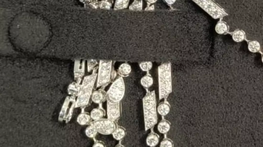 HZA-M: Zoll entdeckt hochwertige Uhr und Schmuck im Wert von rund 650.000 Euro - Bild: presseportal.de