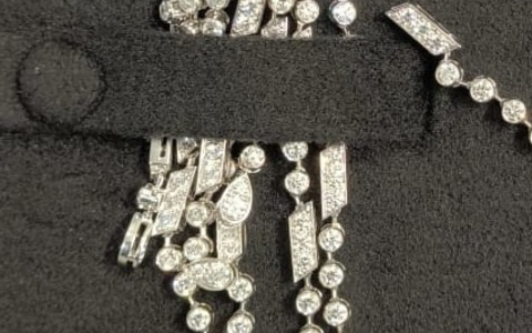 HZA-M: Zoll entdeckt hochwertige Uhr und Schmuck im Wert von rund 650.000 Euro - Foto: presseportal.de HZA-M: Zoll entdeckt hochwertige Uhr und Schmuck im Wert von rund 650.000 Euro - Foto: presseportal.de