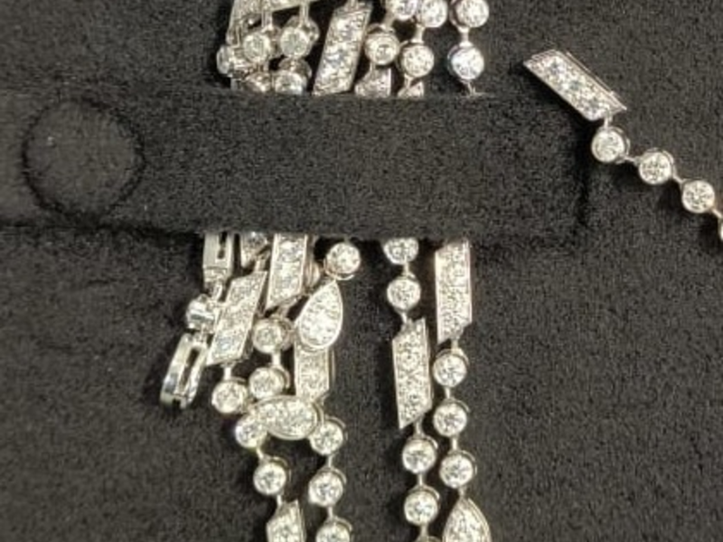 HZA-M: Zoll entdeckt hochwertige Uhr und Schmuck im Wert von rund 650.000 Euro - Foto: presseportal.de