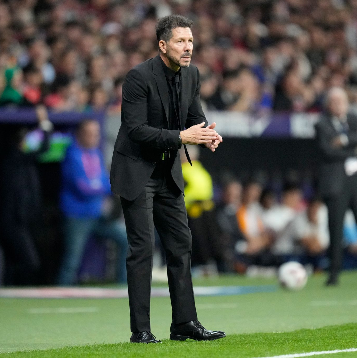 Atléticos Trainer Diego Simeone stichelt gegen seinen ehemaligen Torwart. - Foto: Bernat Armangue/AP