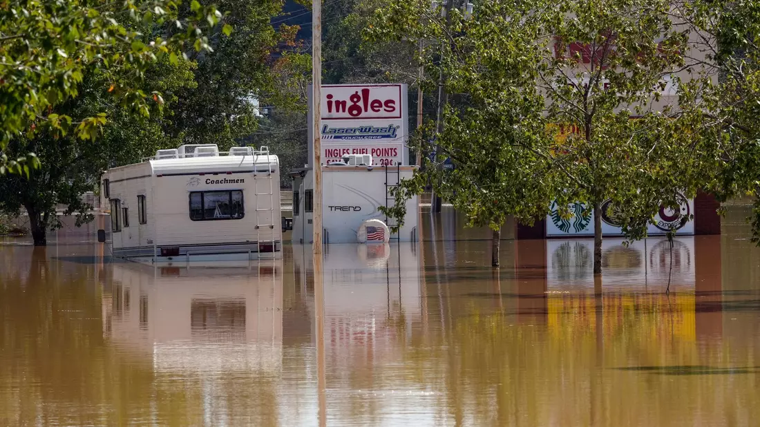 Der Bundesstaat North Carolina ist von den Folgen des Sturms besonders hart betroffen. - Bild: Kathy Kmonicek/AP/dpa