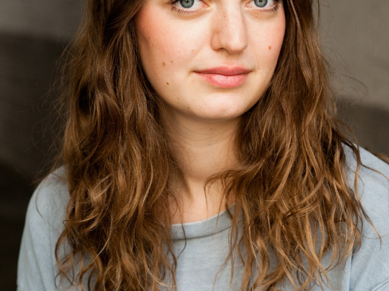 Dana Vowinckel erhält den mit 15.000 Euro dotierten Buchpreis Familienroman 2024 der Stiftung Ravensburger Verlag für ihren Roman Gewässer im Ziplock - Foto: presseportal.de