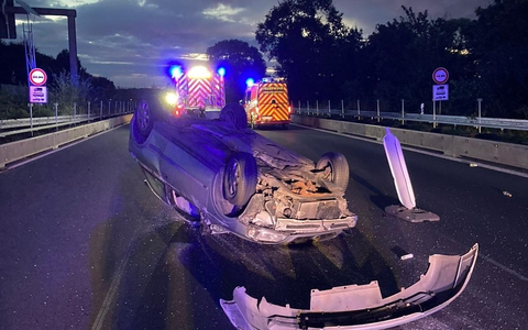 FW-OB: PKW überschlägt sich auf A42 - Foto: presseportal.de