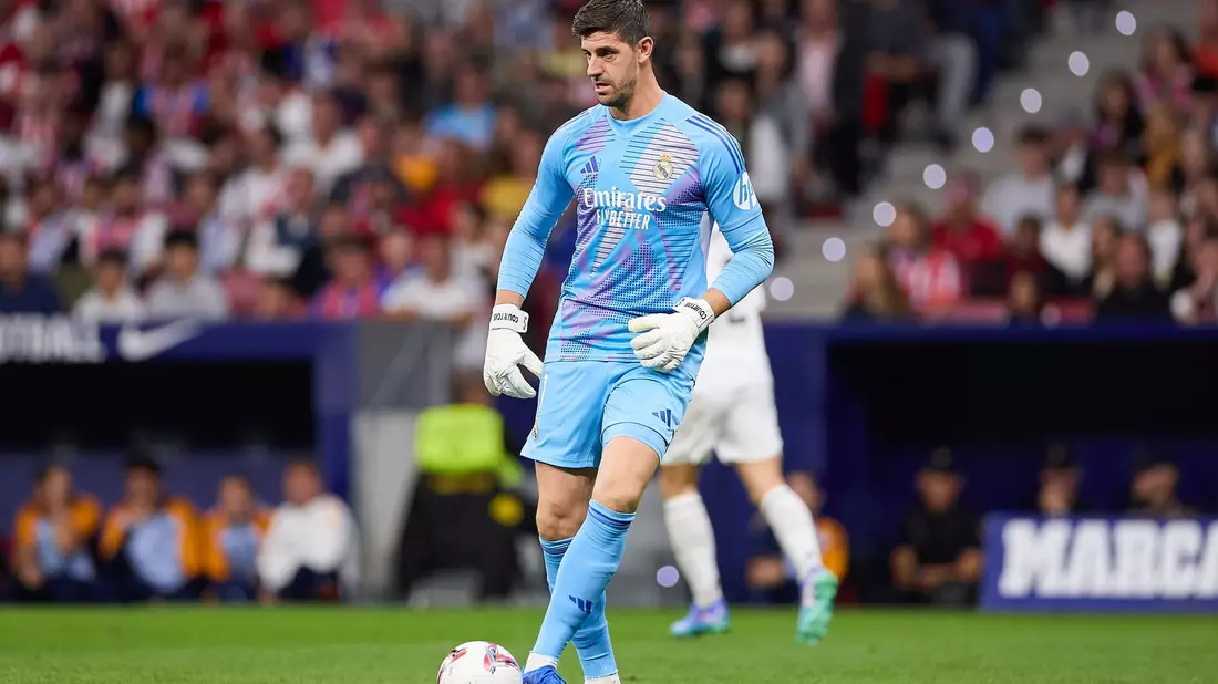 Thibaut Courtois musste sich mit Feuerzeugen bewerfen lassen. - Bild: Federico Titone/SOPA Images via ZUMA Press Wire/dpa