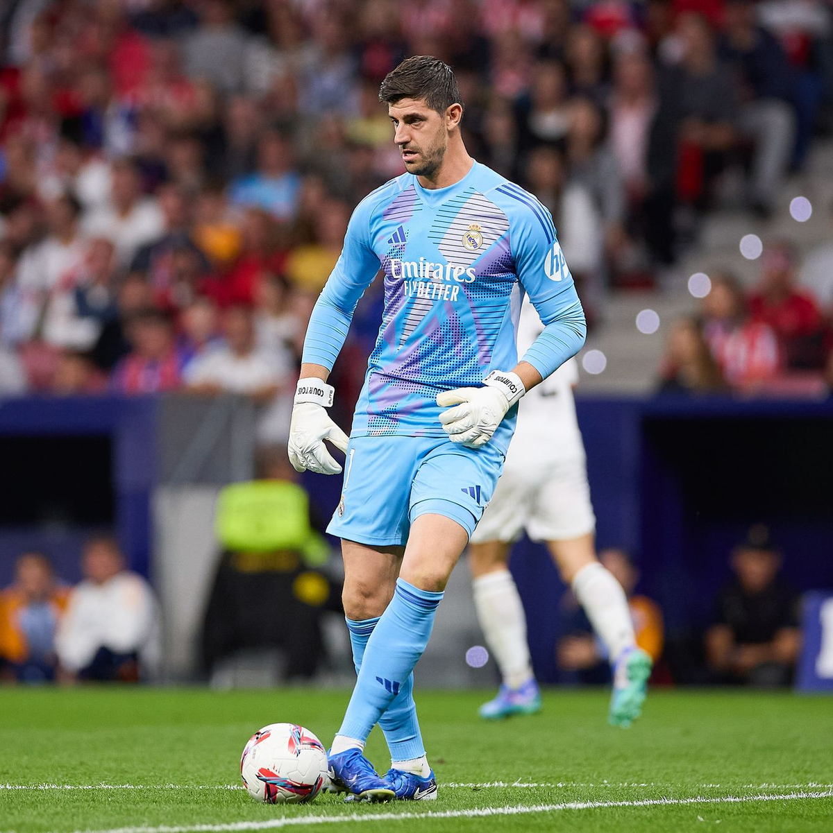 Thibaut Courtois musste sich mit Feuerzeugen bewerfen lassen. - Foto: Federico Titone/SOPA Images via ZUMA Press Wire/dpa