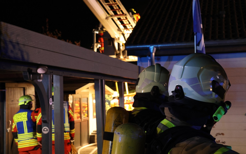 FW-SE: Feuer hinter einer Holzfassade eines Einfamilienhauses in Kaltenkirchen - Foto: presseportal.de