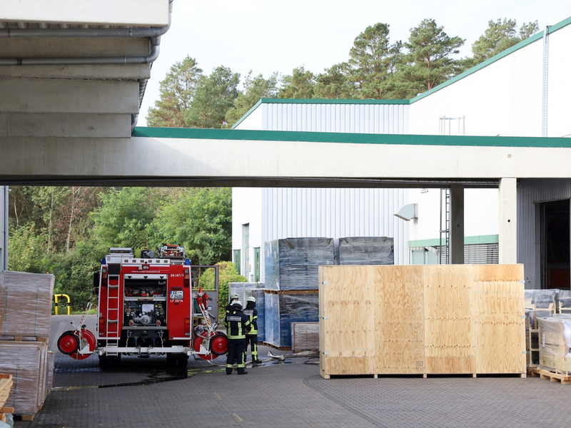 FW Hambühren: Brand in Maschinenbaubetrieb schnell unter Kontrolle / Mitarbeiter reagieren vorbildlich - Foto: presseportal.de