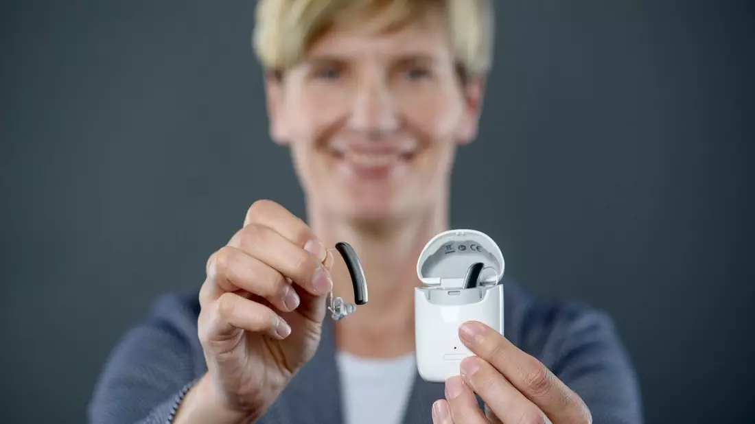 Besser hören: Mehr Komfort durch Hörsysteme mit Akkutechnologie - Bild: presseportal.de