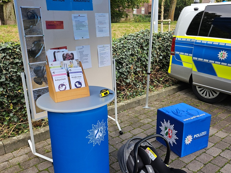 POL-HX: Kids im Sitz / Verkehrsexperten beraten zur richtigen Nutzung von Kindersitzen im Auto - Foto: presseportal.de