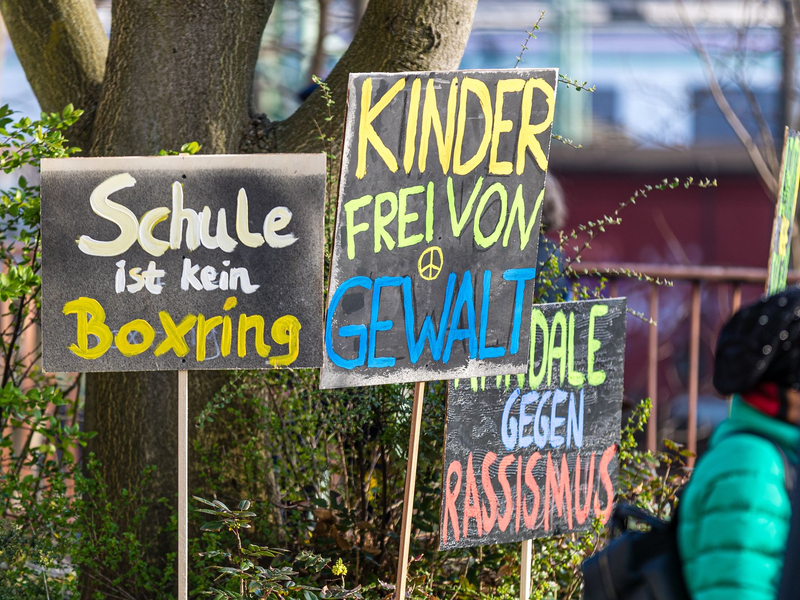Mobbing unter Schülerinnen und Schülern kommt Lehrern zufolge oft vor. Archivbild - Foto: Frank Hammerschmidt/dpa