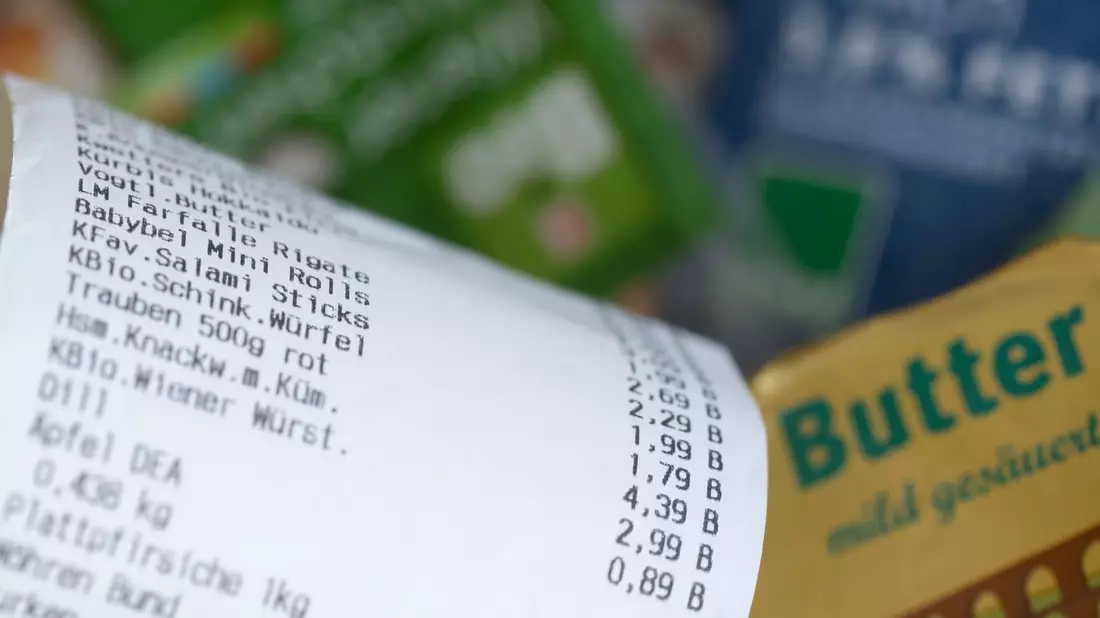 Die Inflation in Deutschland belastet viele Verbraucher. Symbolbild) - Bild: Hendrik Schmidt/dpa