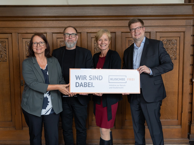 POL-H: Polizeidirektion Hannover unterzeichnet Kooperationsvereinbarung mit der Initiative Klischeefrei - Foto: presseportal.de