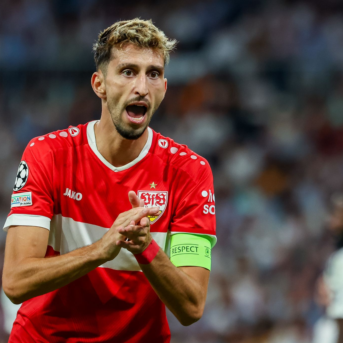 Empfängt mit dem VfB Stuttgart am Dienstag Sparta Prag: Kapitän Atakan Karazor. - Foto: Jan Woitas/dpa