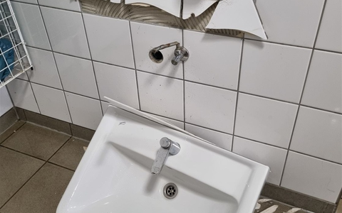 POL-COE: Billerbeck, An der Kolvenburg/ Waschbecken und Fliesen beschädigt - Foto: presseportal.de