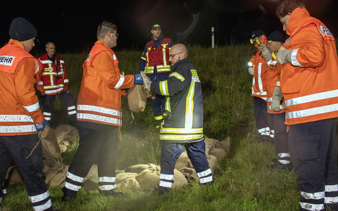 FW Lüchow-Dannenberg: Großübung in Lüchow-Dannenberg - Feuerwehren, DRK und THW üben gemeinsam mehrere Szenarien - Foto: presseportal.de